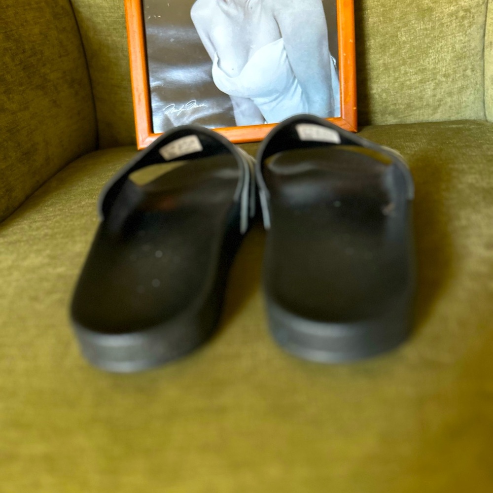 ADIDAS YOUTH SLIDES - Picture 5 of 5